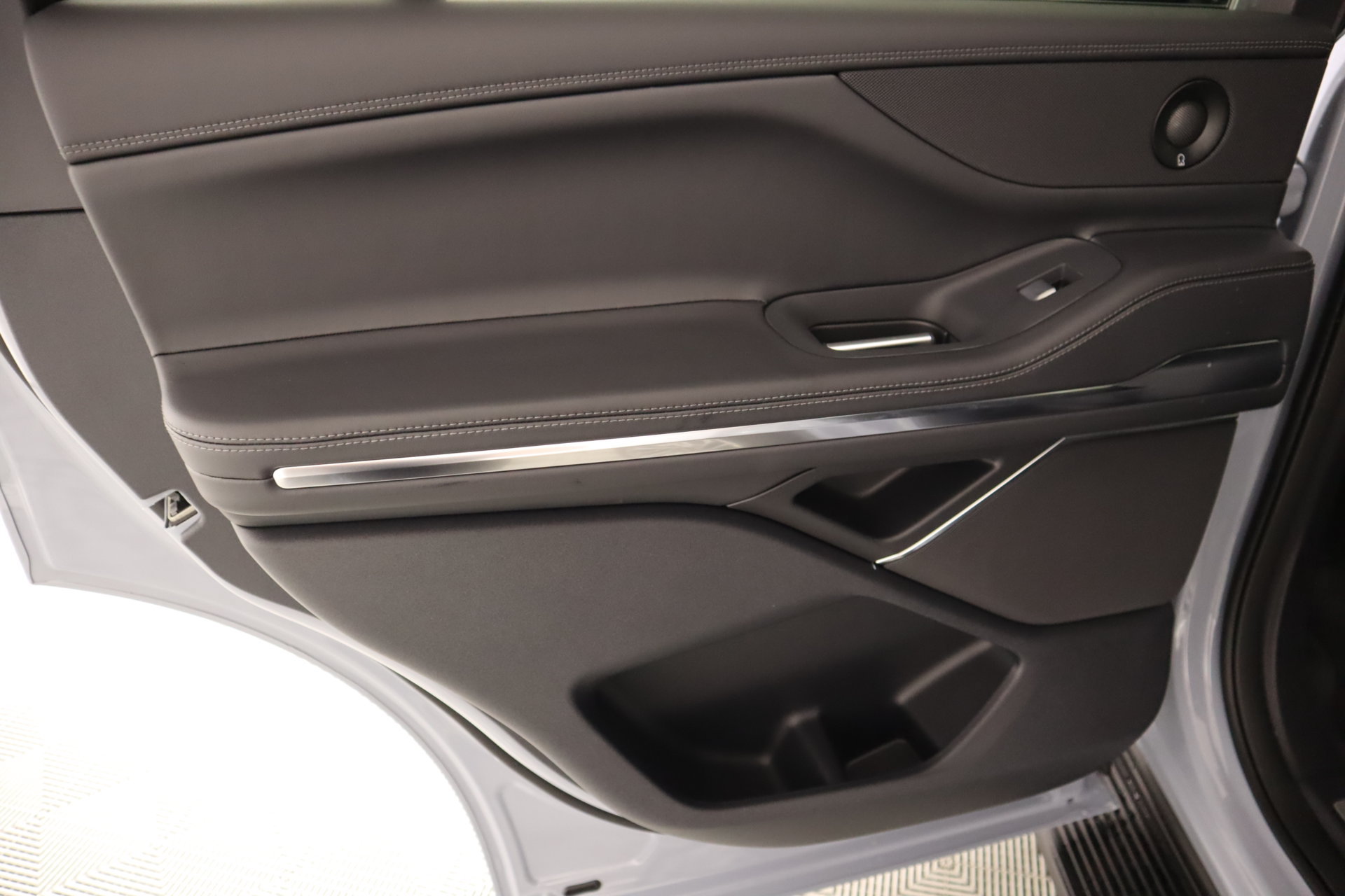 New 2026 Lincoln Navigator Premiere AWD/4WD image 18