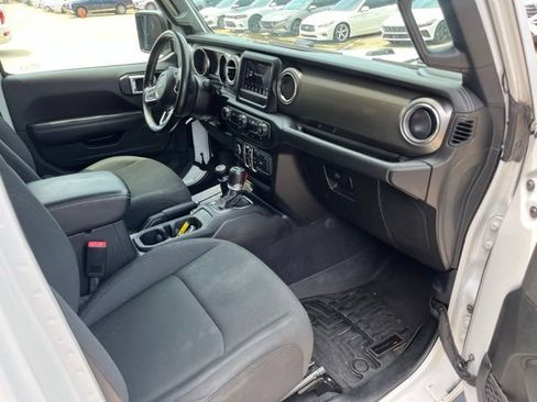 Used 2020 Jeep Wrangler Unlimited Sahara AWD/4WD image 17
