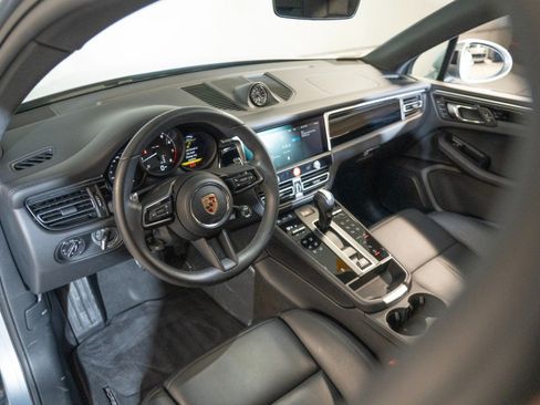 Certified 2026 Porsche Macan AWD/4WD image 4