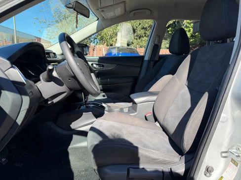 Used 2016 Nissan Rogue S image 10