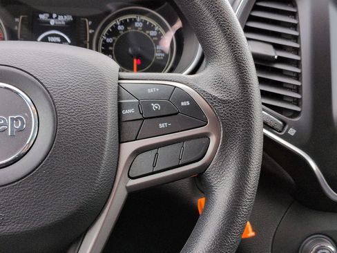 Used 2019 Jeep Cherokee Latitude w/ Popular Appearance Group image 20