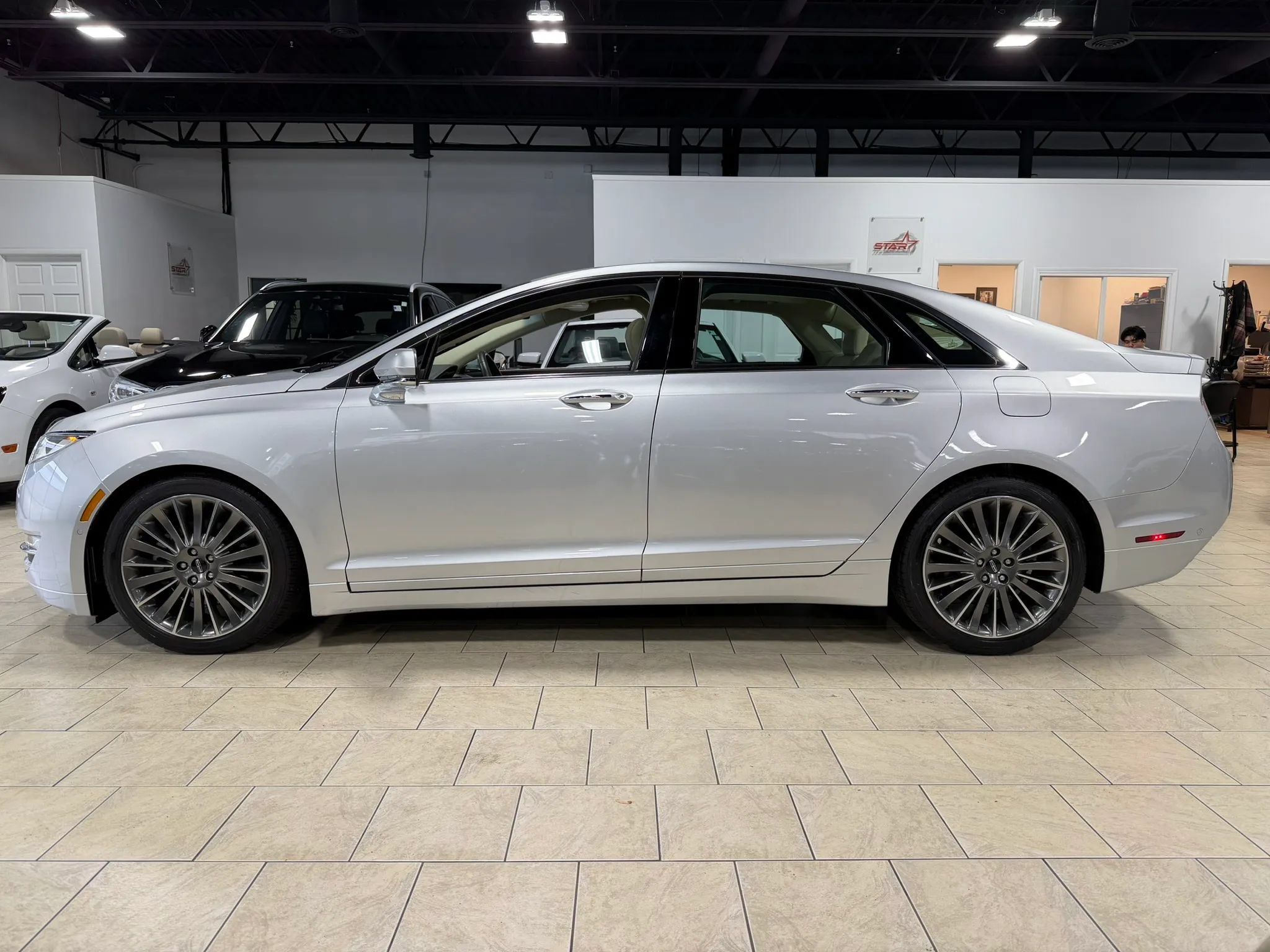 Used 2013 Lincoln MKZ FWD image 23