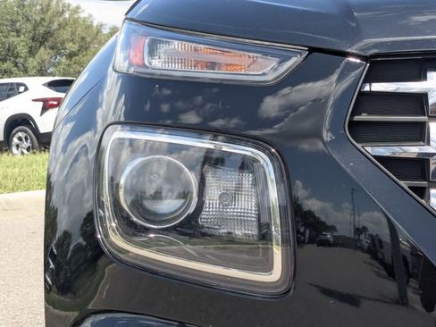 Used 2023 Hyundai Venue SEL FWD image 12