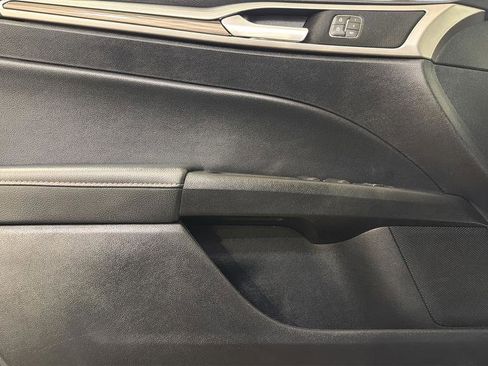 Used 2018 Ford Fusion SE w/ Fusion SE Technology Package image 20