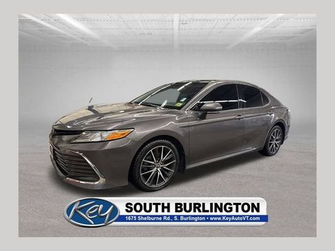 Used 2021 Toyota Camry XLE AWD/4WD image 1