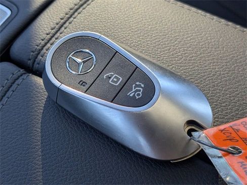 Used 2025 Mercedes-Benz E 350 4MATIC Sedan image 32