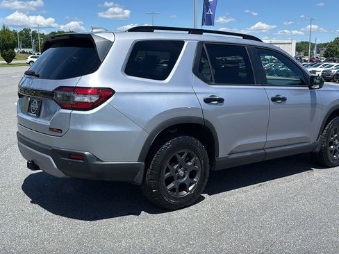 Certified 2025 Honda Pilot TrailSport image 6