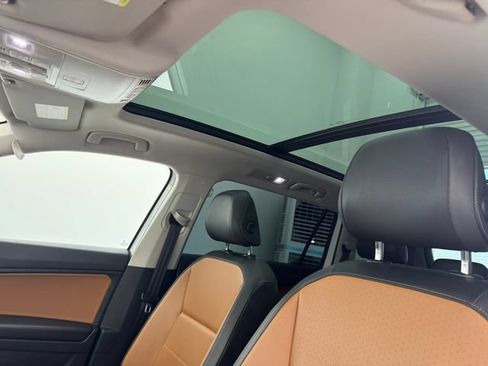 Used 2019 Volkswagen Tiguan SEL FWD image 4