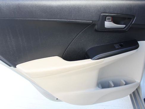 Used 2014 Toyota Camry LE FWD image 12