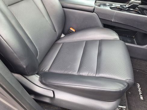 Used 2024 Nissan Rogue SV w/ SV Premium Package image 27