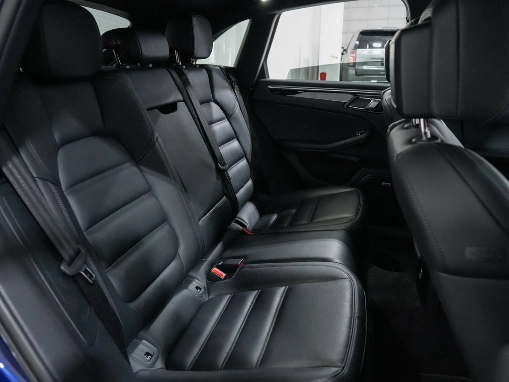 Used 2023 Porsche Macan S AWD/4WD image 30