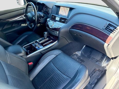 Used 2019 INFINITI Q70 Luxe w/ Sport Package image 13