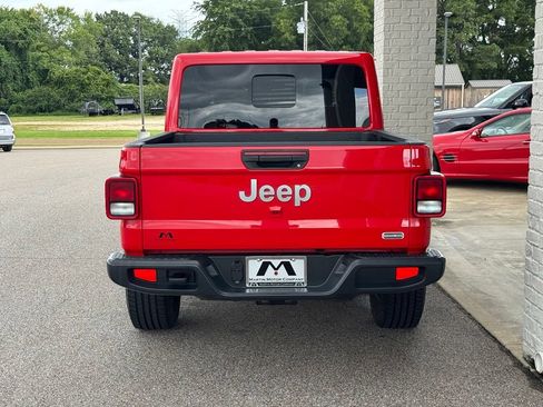 Used 2021 Jeep Gladiator Overland AWD/4WD image 12