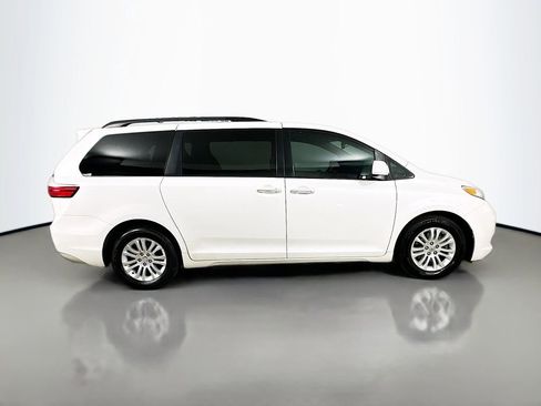 Used 2017 Toyota Sienna XLE w/ XLE Navigation Package FWD image 9