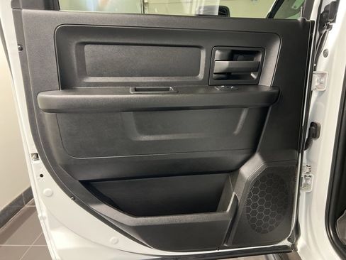 Used 2024 RAM 2500 Tradesman w/ Chrome Appearance Group image 32