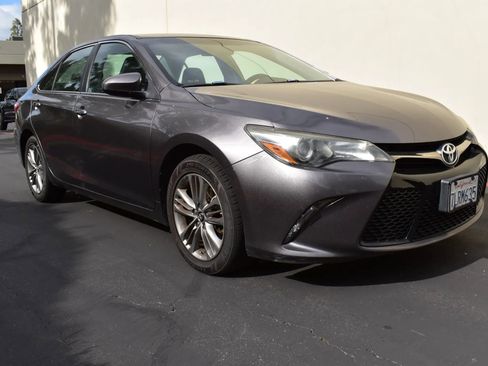Used 2015 Toyota Camry SE FWD image 3
