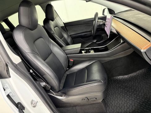 Used 2020 Tesla Model Y Long Range image 35