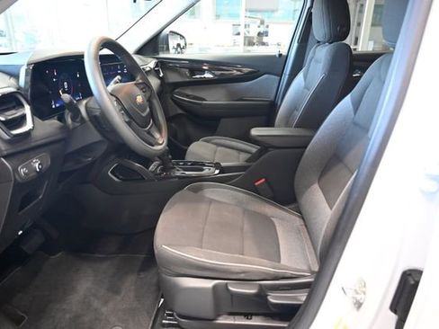 Used 2024 Chevrolet TrailBlazer LS w/ LS Convenience Package FWD image 9