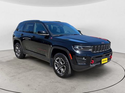 Used 2022 Jeep Grand Cherokee Trailhawk w/ Advanced Protech Group II AWD/4WD image 3