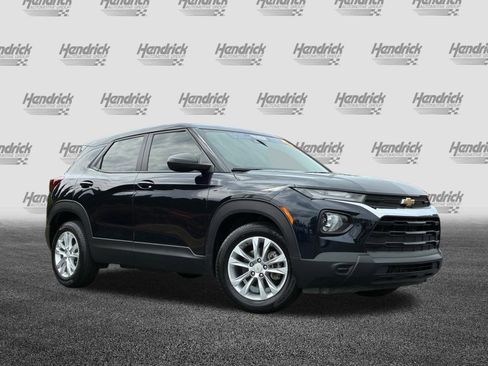 Used 2021 Chevrolet TrailBlazer LS FWD image 2