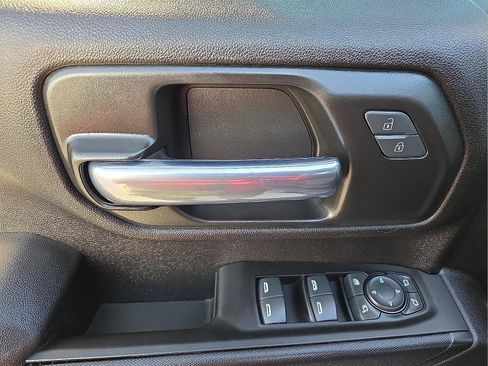 Used 2022 Chevrolet Silverado 2500 Custom w/ Custom Value Package image 10