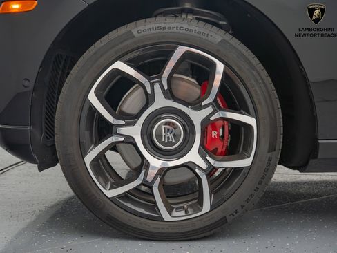 Used 2022 Rolls-Royce Cullinan Black Badge w/ Dark Exterior Package image 40