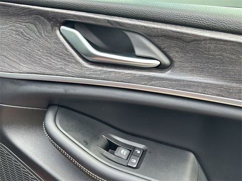 Certified 2024 Jeep Grand Cherokee Limited w/ Black Appearance Package image 38