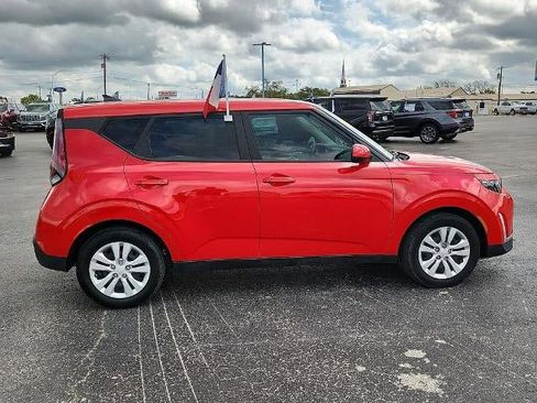 Used 2023 Kia Soul LX image 5
