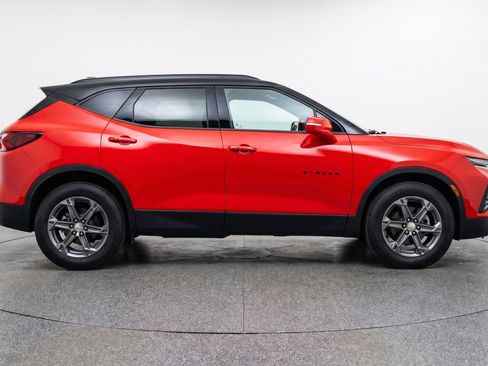 Used 2025 Chevrolet Blazer LT FWD image 11