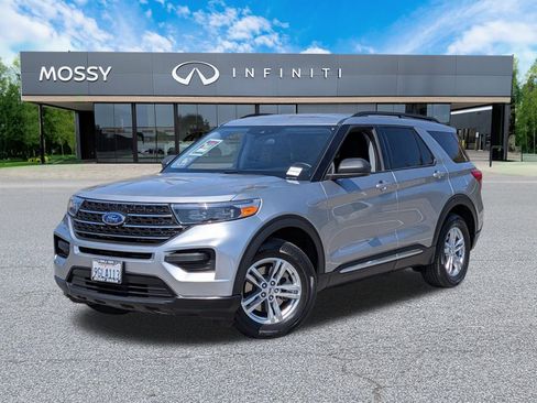 Used 2023 Ford Explorer XLT image 1