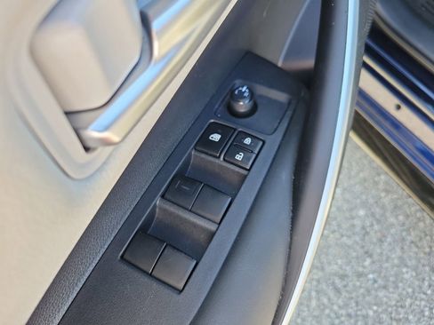 Used 2023 Toyota Corolla SE image 14