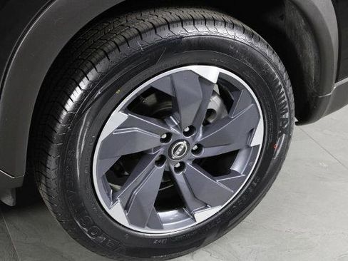 Certified 2025 Nissan Rogue SV image 13