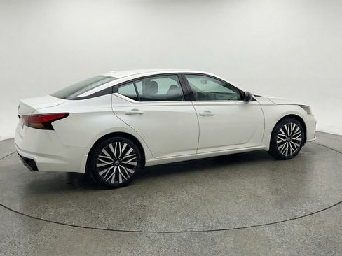 Used 2025 Nissan Altima 2.5 SV FWD image 9