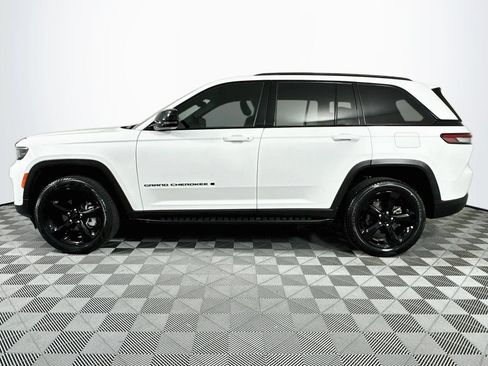 Used 2024 Jeep Grand Cherokee Limited w/ Luxury Tech Group II AWD/4WD image 7