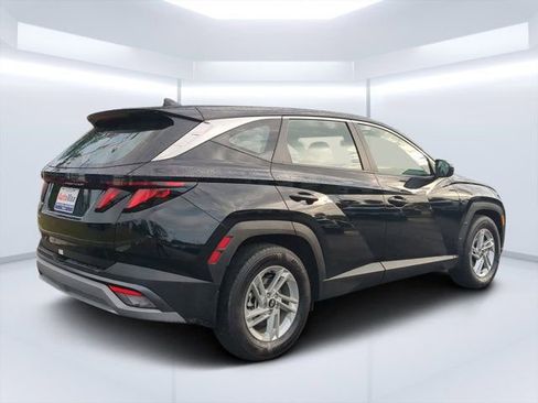 Used 2025 Hyundai Tucson SE FWD image 3