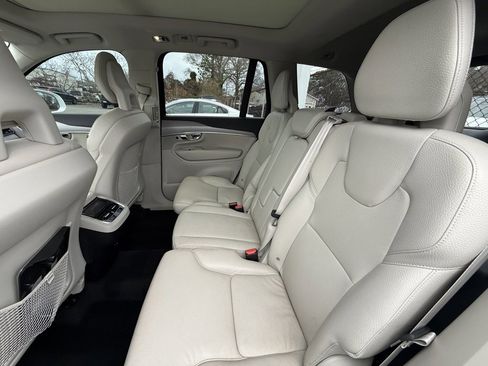 Used 2022 Volvo XC90 T5 Momentum w/ Advanced Package image 3