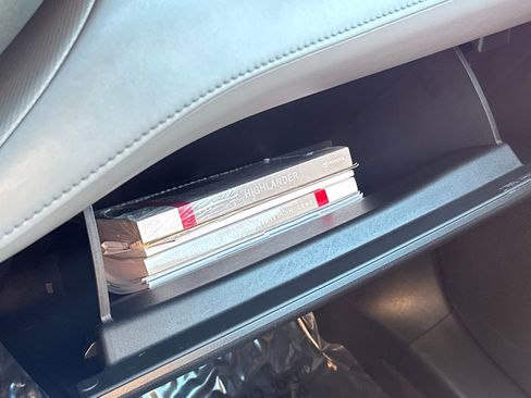 Used 2021 Toyota Highlander XLE image 35