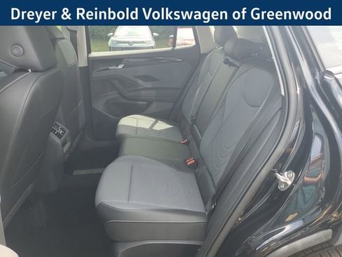 New 2025 Volkswagen Tiguan SE image 13