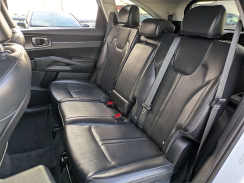 Used 2024 Kia Sorento S image 24