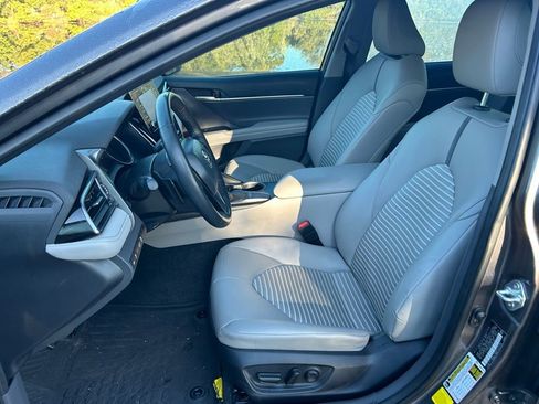 Used 2024 Toyota Camry SE image 14