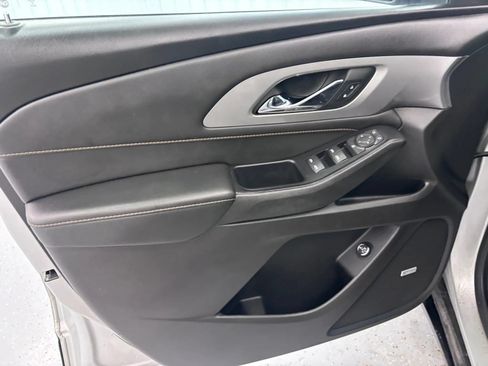 Used 2021 Chevrolet Traverse RS FWD image 38