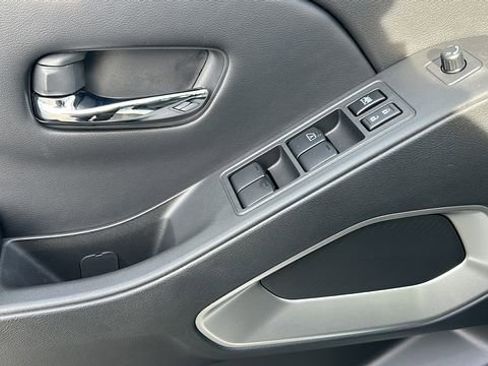 Certified 2025 Nissan Frontier SV image 25