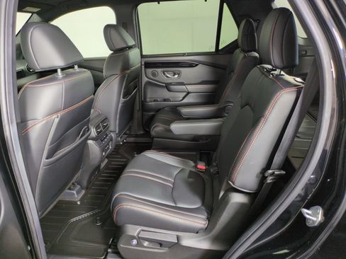 Certified 2025 Honda Pilot TrailSport image 28