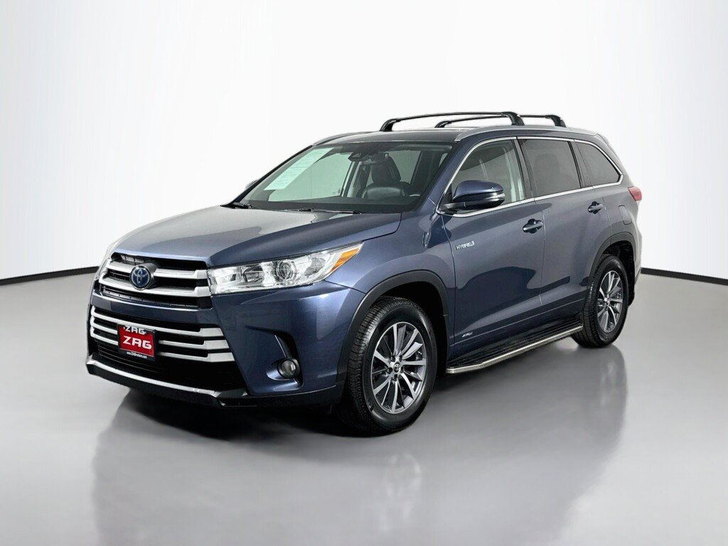 Used 2017 Toyota Highlander XLE AWD/4WD image 1