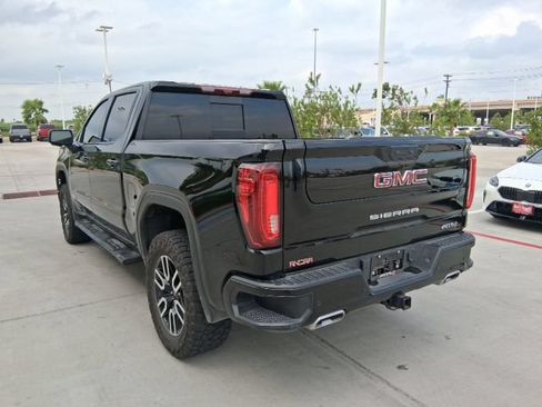 Used 2025 GMC Sierra 1500 AT4 w/ AT4 Premium Package AWD/4WD image 4
