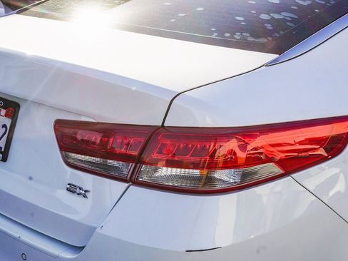 Used 2016 Kia Optima EX w/ Premium Package image 8