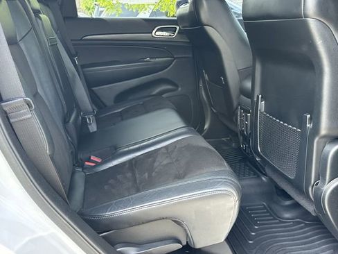 Used 2020 Jeep Grand Cherokee Altitude RWD image 17