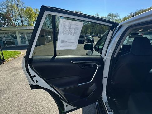 Used 2023 Toyota RAV4 LE AWD/4WD image 25