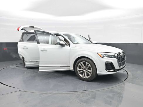Used 2025 Audi Q7 3.0T Prestige w/ Prestige Package AWD/4WD image 45