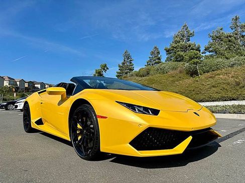 Used 2017 Lamborghini Huracan LP 610-4 AWD/4WD image 2